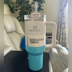 New Stanley Cup The Flowstate Quencher H2.0 Tumbler 40 OZ